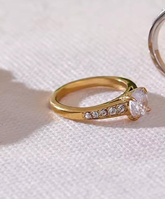 Edelstahl Ring mit AAA Zirkonia