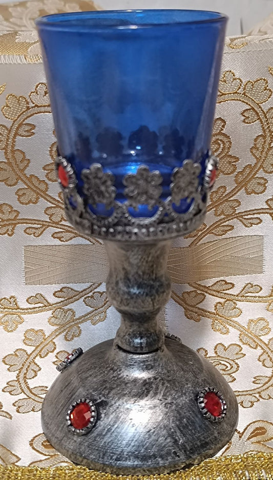 Silberner Kandelaber aus Metall