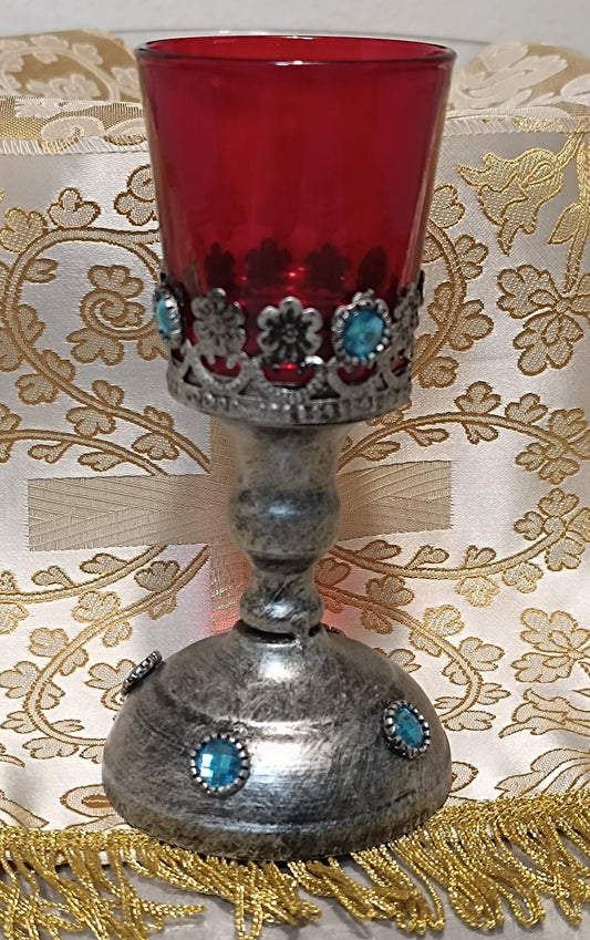 Silberner Kandelaber aus Metall 1