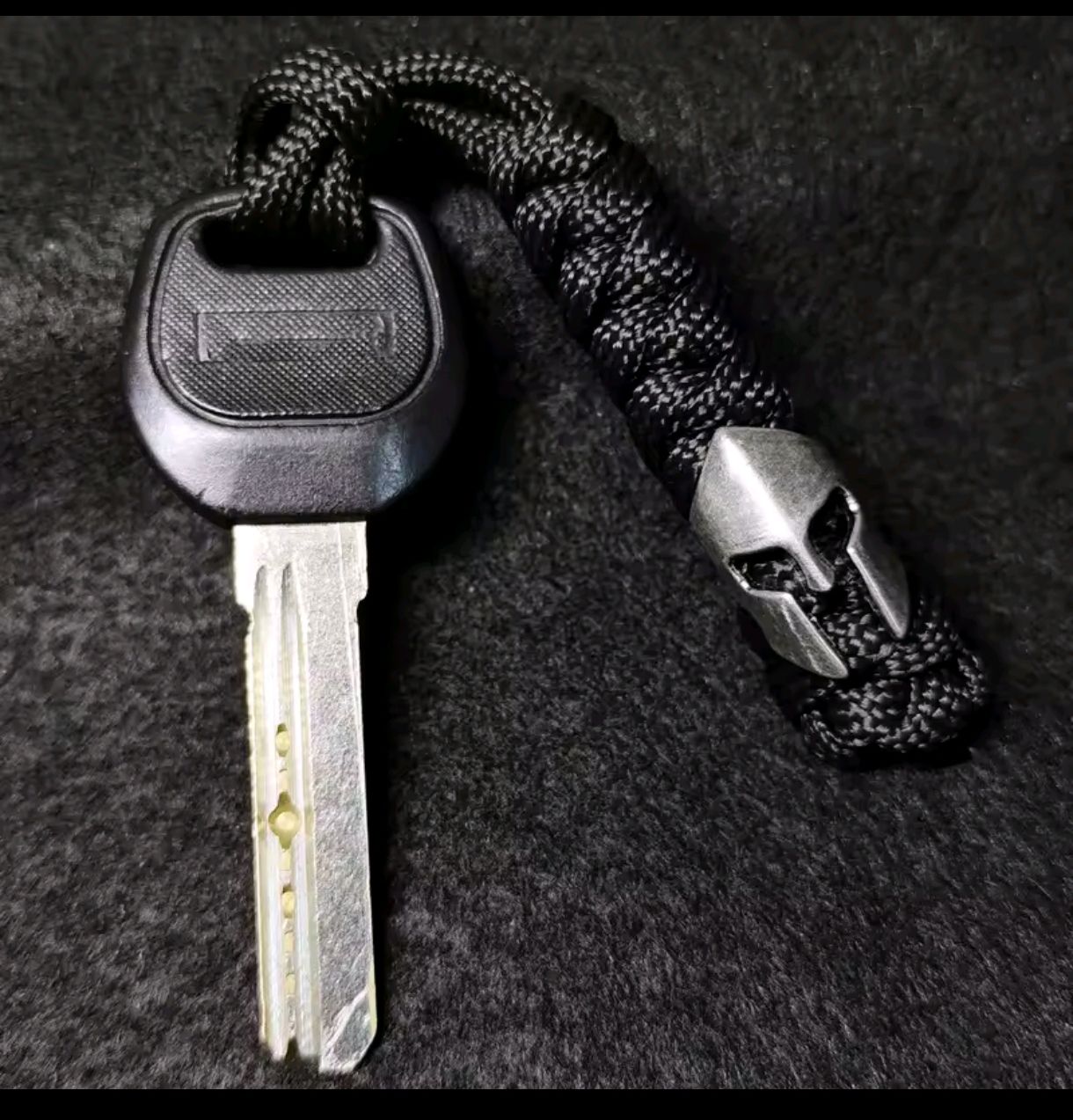 Handgefertigtes gewebtes Paracord Spartan Anhänger Silber