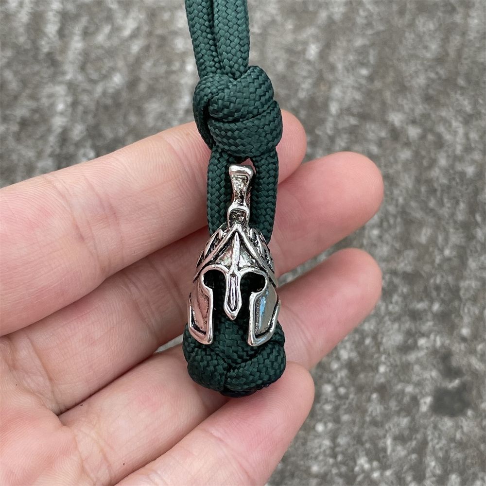 Handgefertigtes gewebtes Paracord Spartan Grün Anhänger