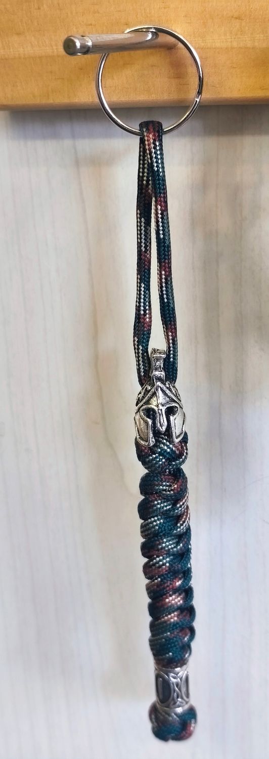 Handgefertigtes gewebtes Paracord Spartan Camouflage Anhänger