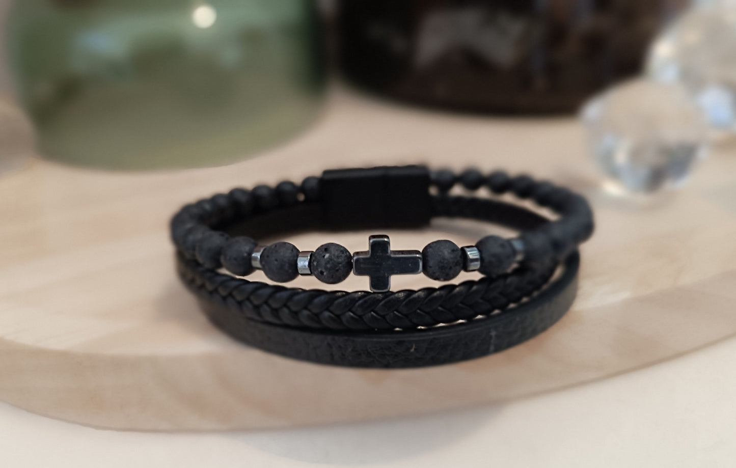 Leder Armband Männer Lavastein mit Kreuz