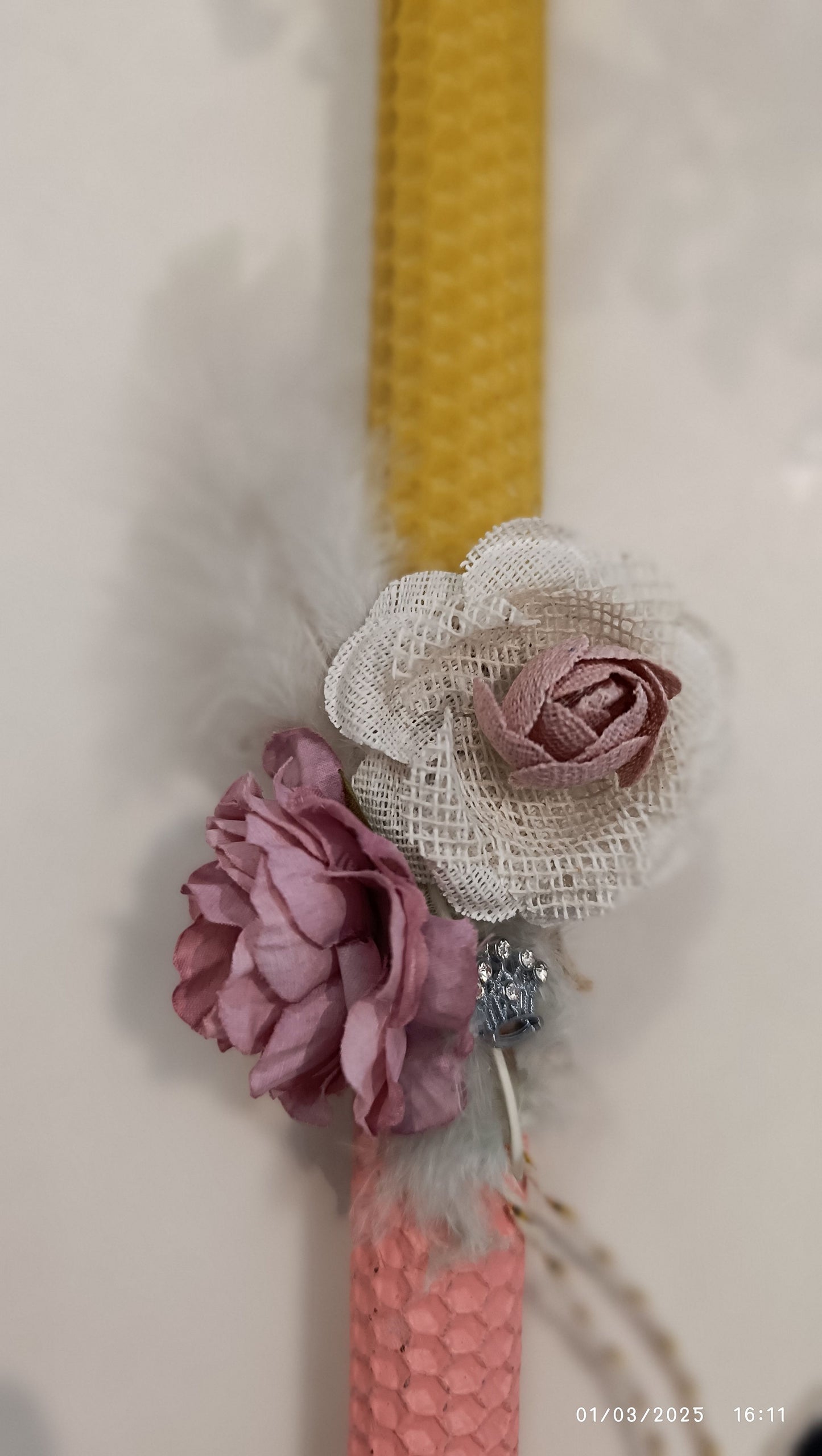 Osterkerze Lachs Rosa mit Blumen aus Reinem Bienenwachs