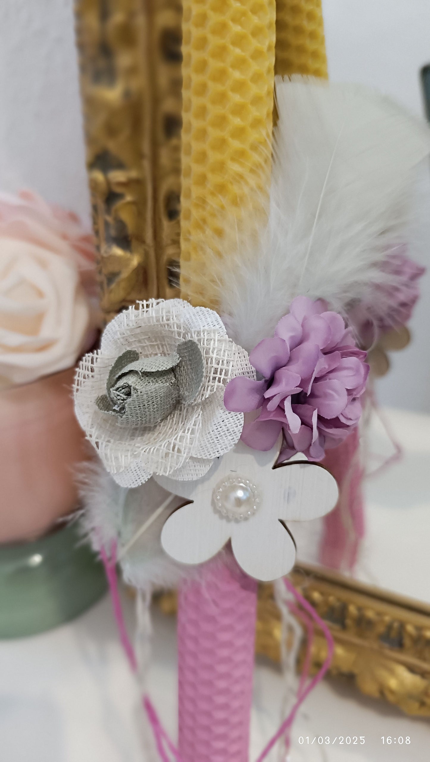 Osterkerze Rosa mit Blumen aus Reinem Bienenwachs