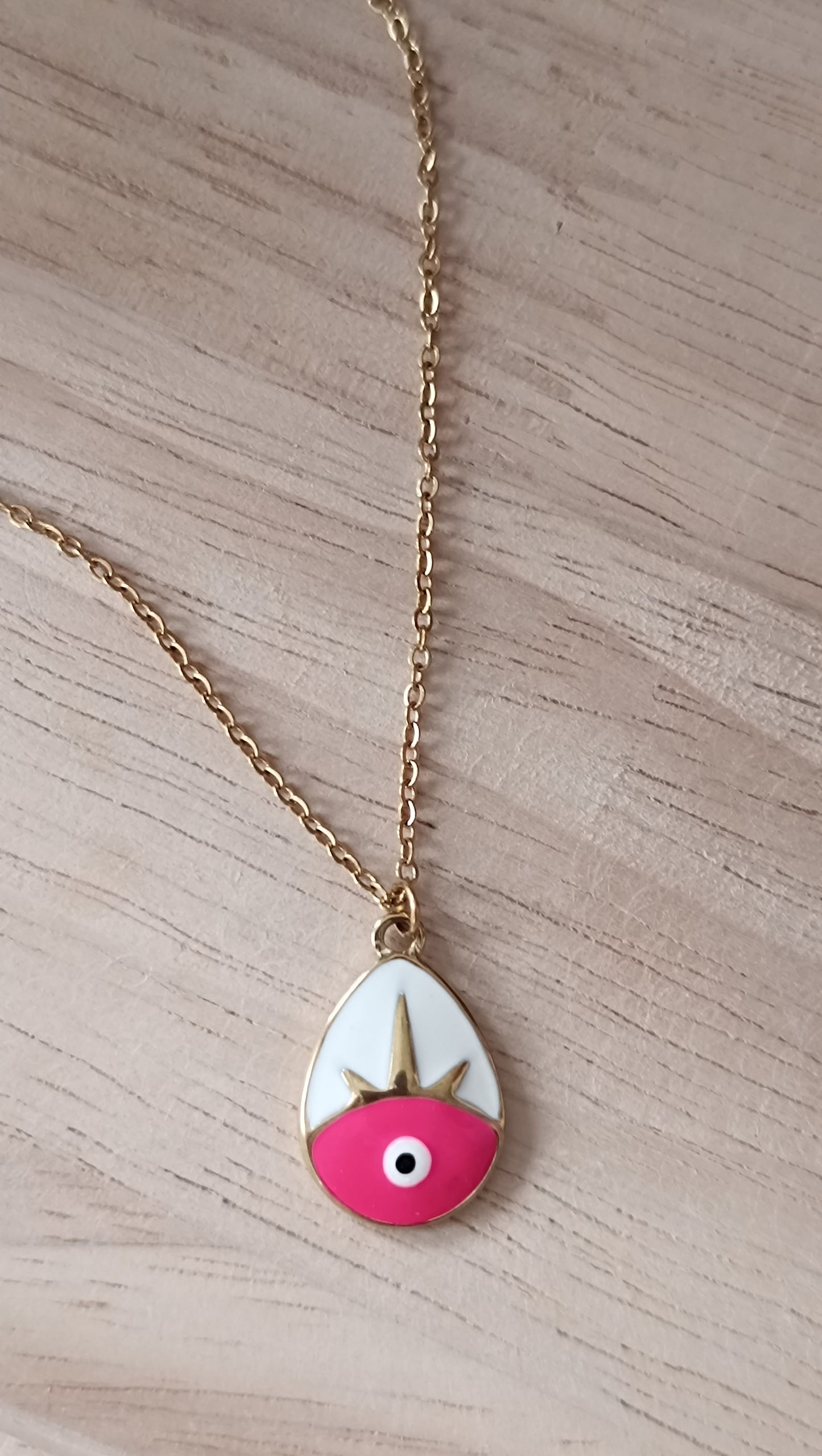 Pink-Eye mit Edelstahlkette