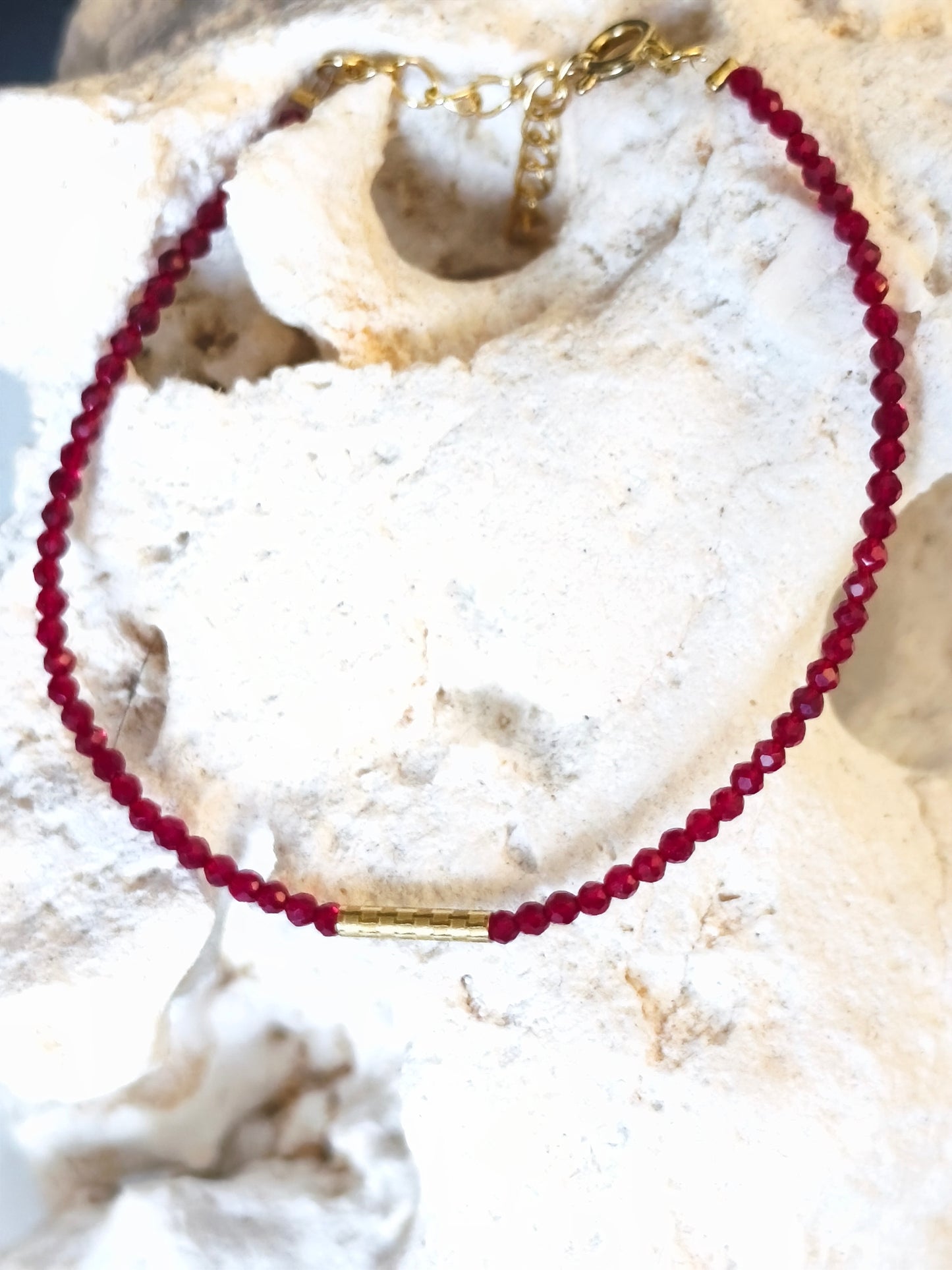 Handgefertigtes Armband aus roten Kristallperlen- Verstellbar