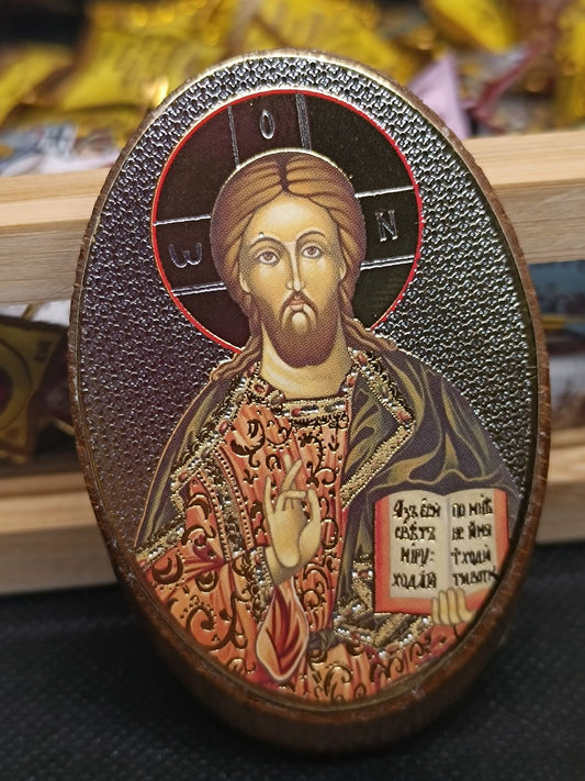 Holzbild von Christus mit Aufkleber