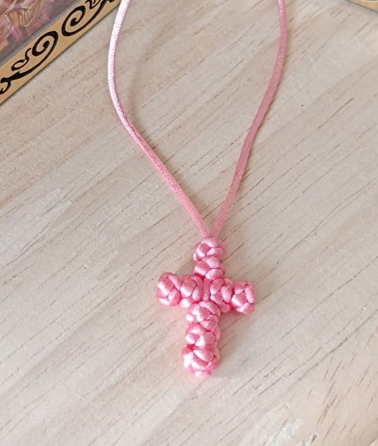Kreuz Gestrickt mit Seidenfaden