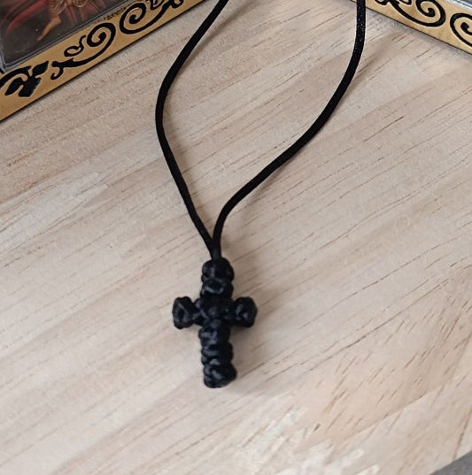 Kreuz Gestrickt mit Seidenfaden