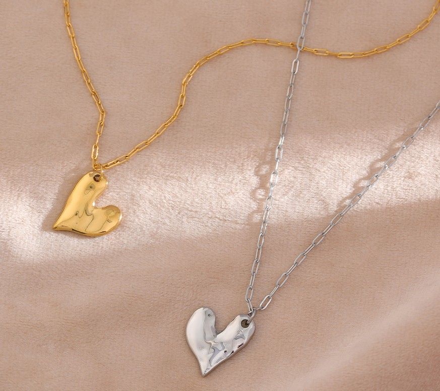 Halskette mit goldenen oder silbernen Herz-Anhänger Edelstahl