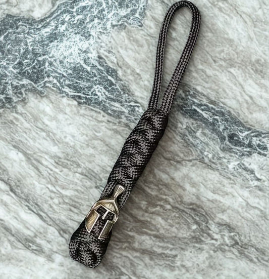 Handgefertigtes gewebtes Paracord Spartan Anhänger Silber 1