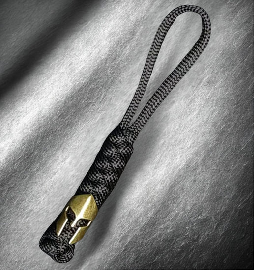 Handgefertigtes gewebtes Paracord Spartan Anhänger Gold