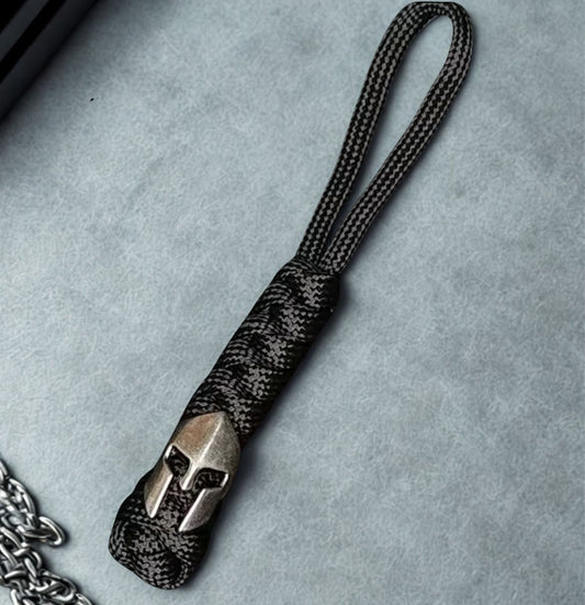Handgefertigtes gewebtes Paracord Spartan Anhänger Silber