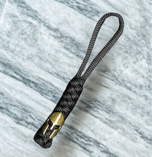 Handgefertigtes gewebtes Paracord Spartan Anhänger Gold