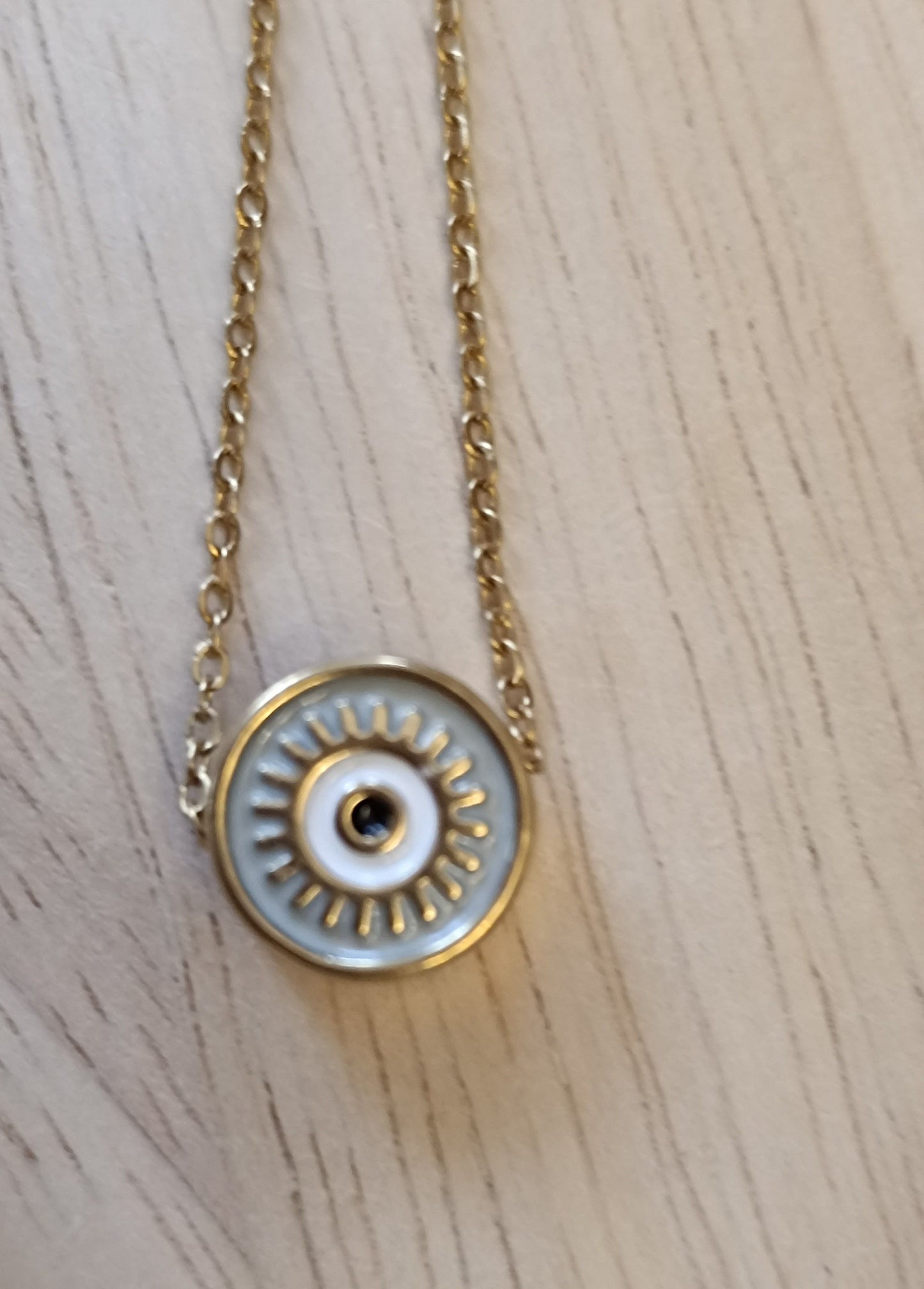 Auge mit Edelstahlkette, verschiedene Farben