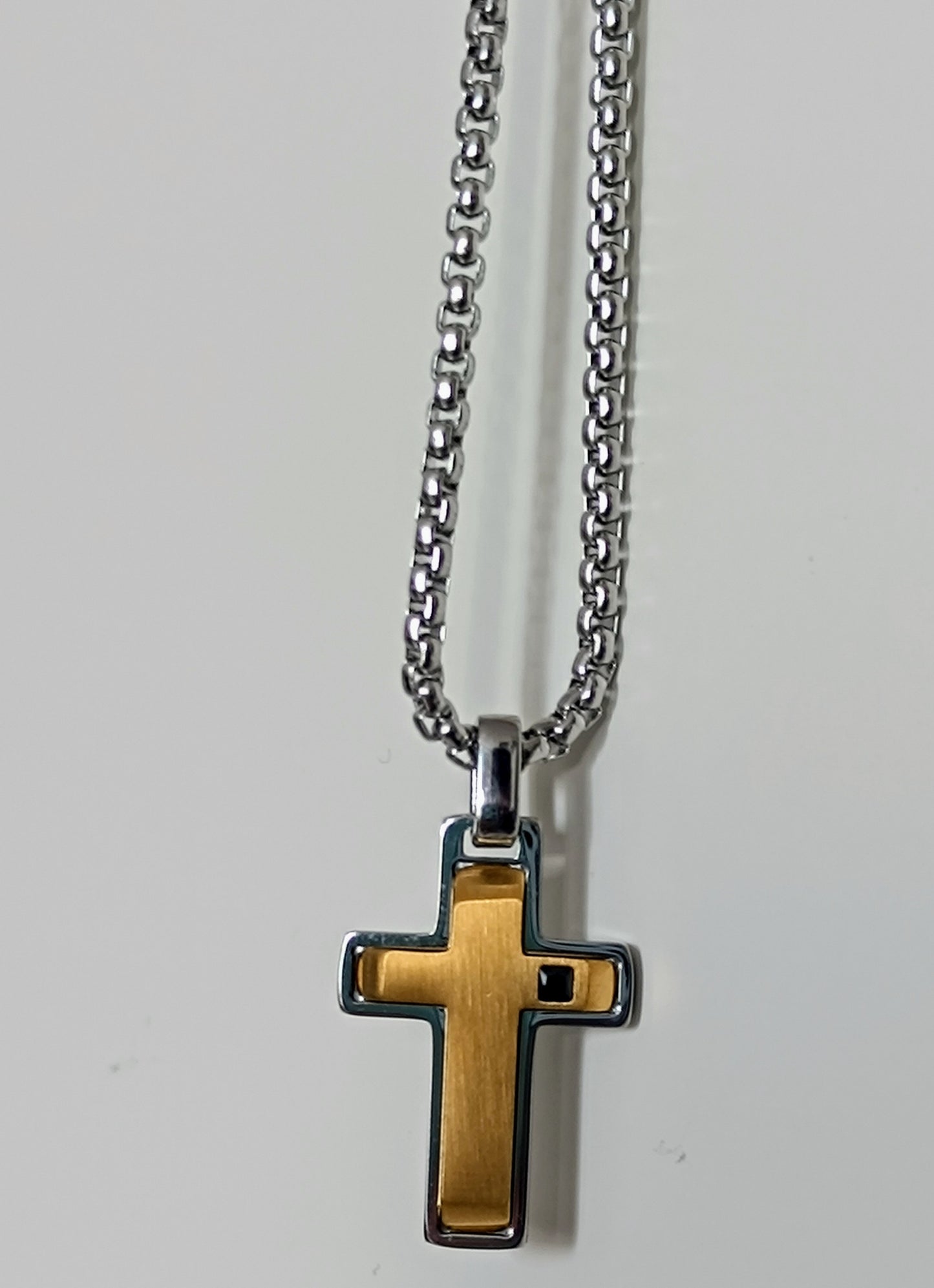 Kreuz -Anhänger aus Edelstahl